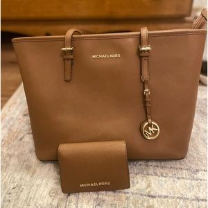 Michael Kors Shopper with matching wallet